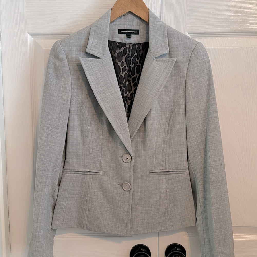 Light gray women’s Express suit jacket
